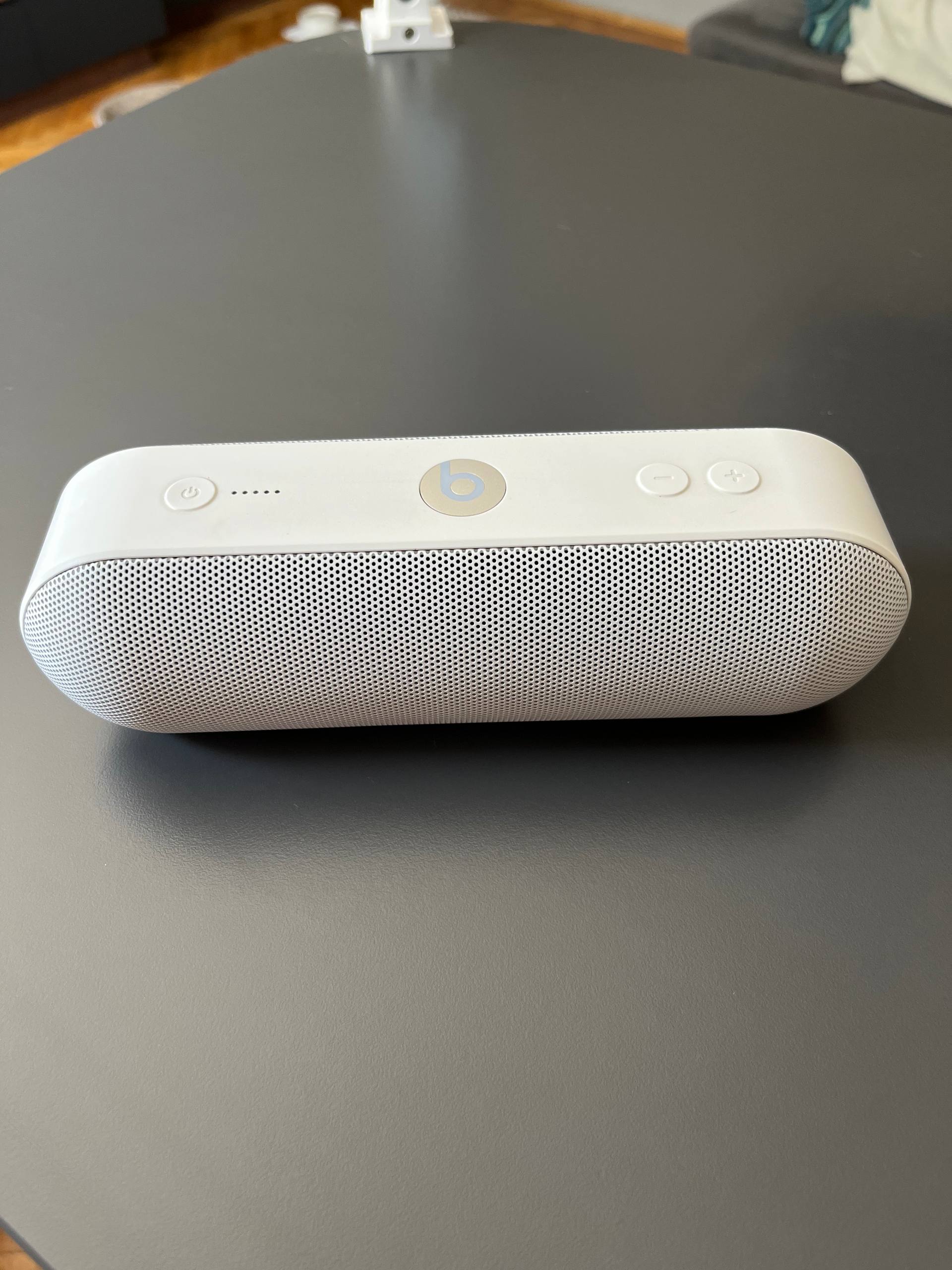Prenosiva Bluetooth zvučnik Beats Pill Plus