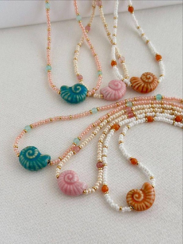 Pendant with seashell