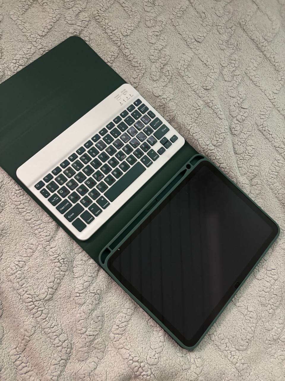 Kapa za iPad A16 sa tastaturom