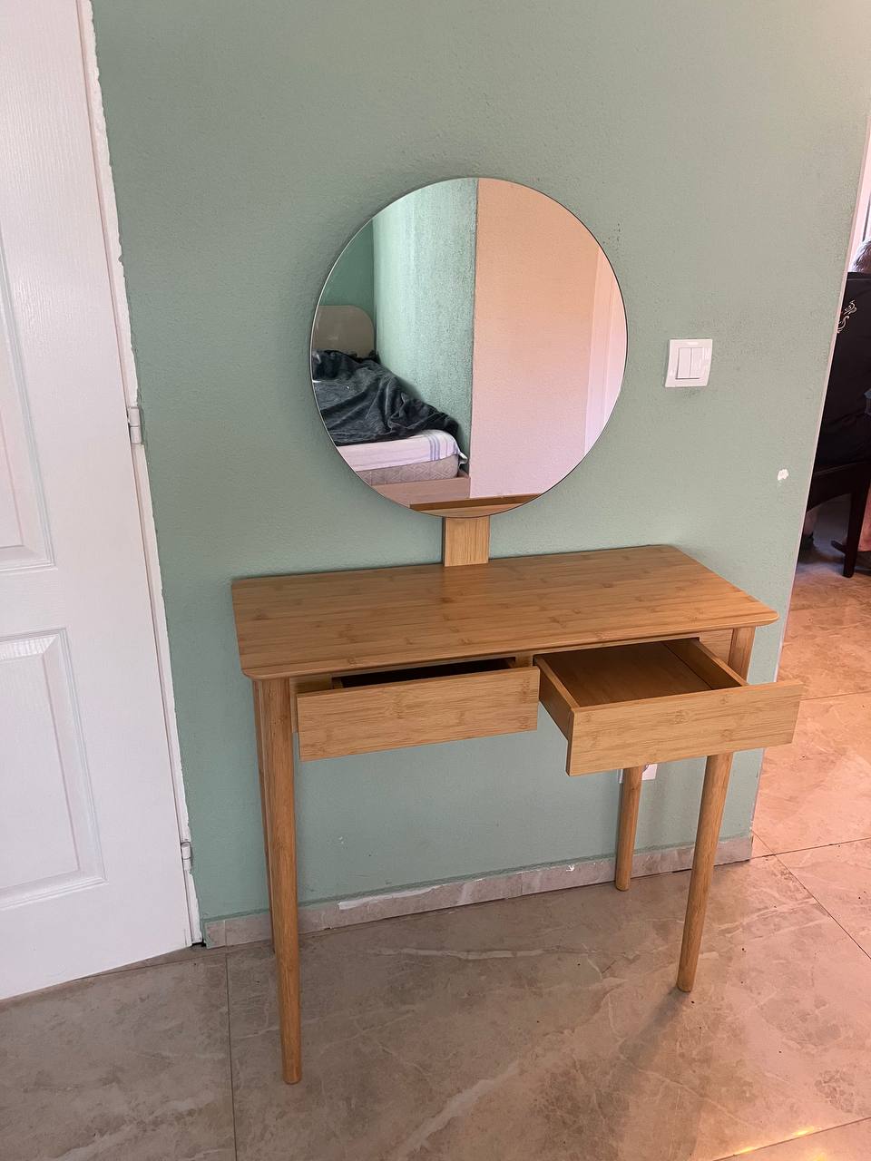 Cosmetic table photo 3