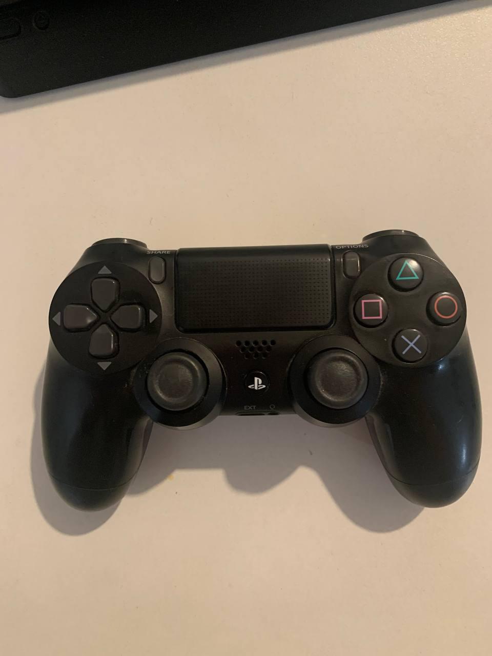 PlayStation 4 Slim photo 3