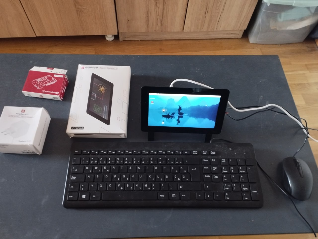 микрокомпјутер RPI5 TouchDisplay 2 8Гб