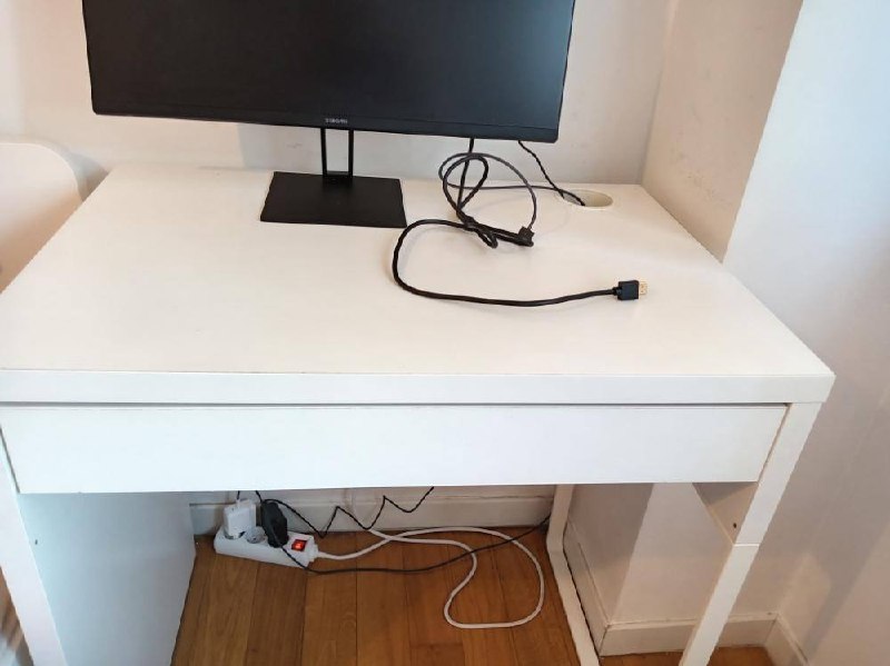 стол IKEA MICKE