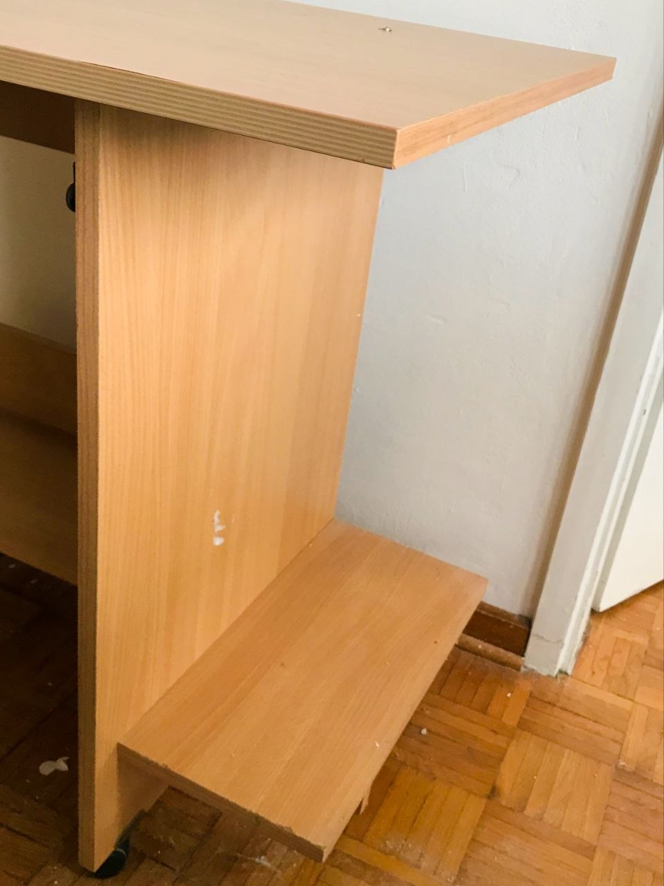 Computer desk