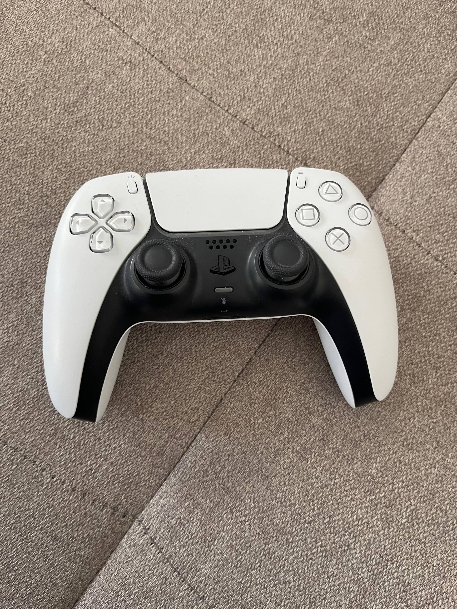 DualSense Kontroler