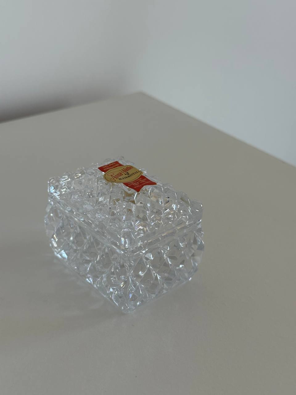 Винтажна кутија за мале уметничке предмети