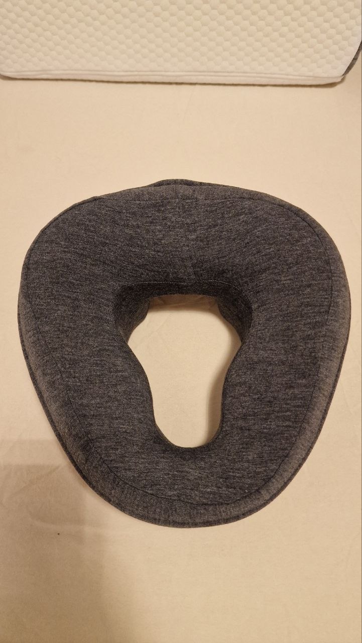 pillow with a handle for sleeping on your stomach photo 2