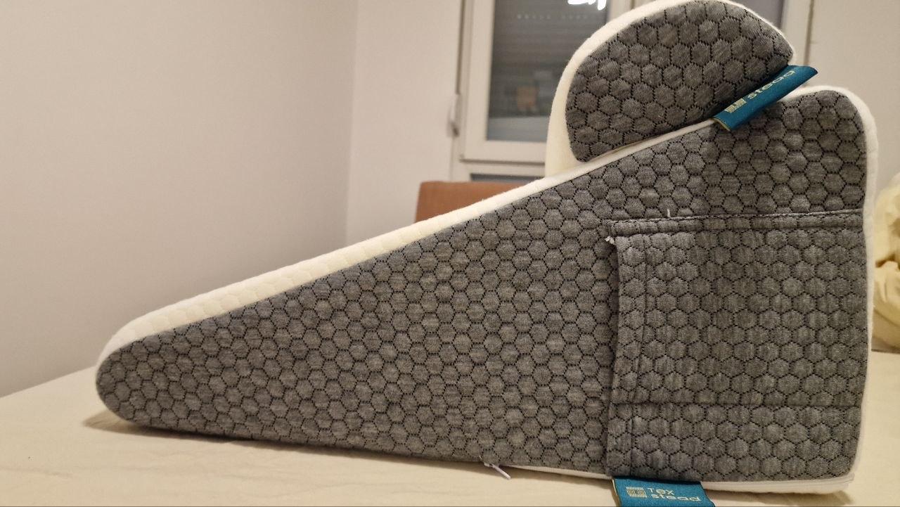 pillow with a handle for sleeping on your stomach photo 5