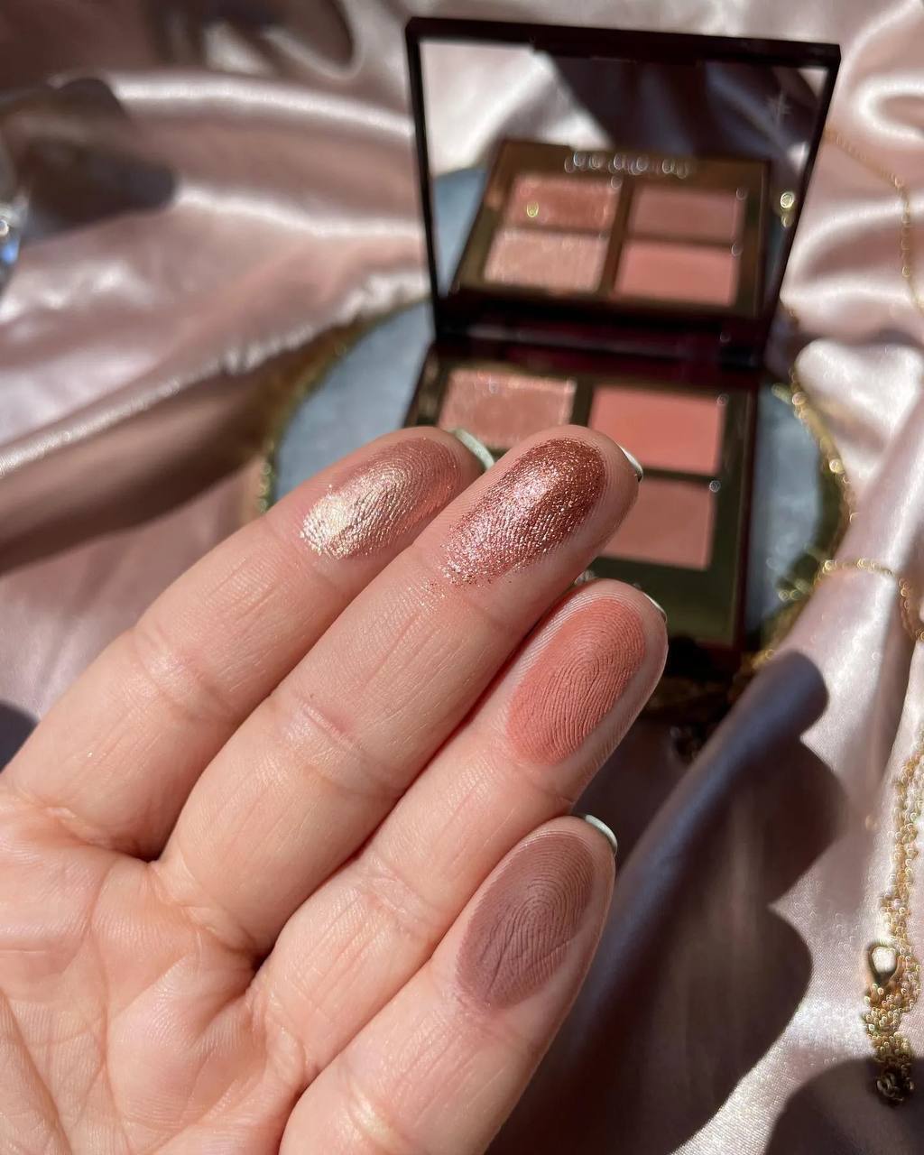 CHARLOTTE TILBURY LUKSRUKZNI PALETA - PILLOW TALK SNEŽNO photo 2