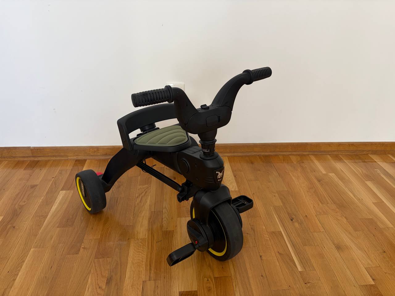 Children's three-wheeled transformer bicycle
