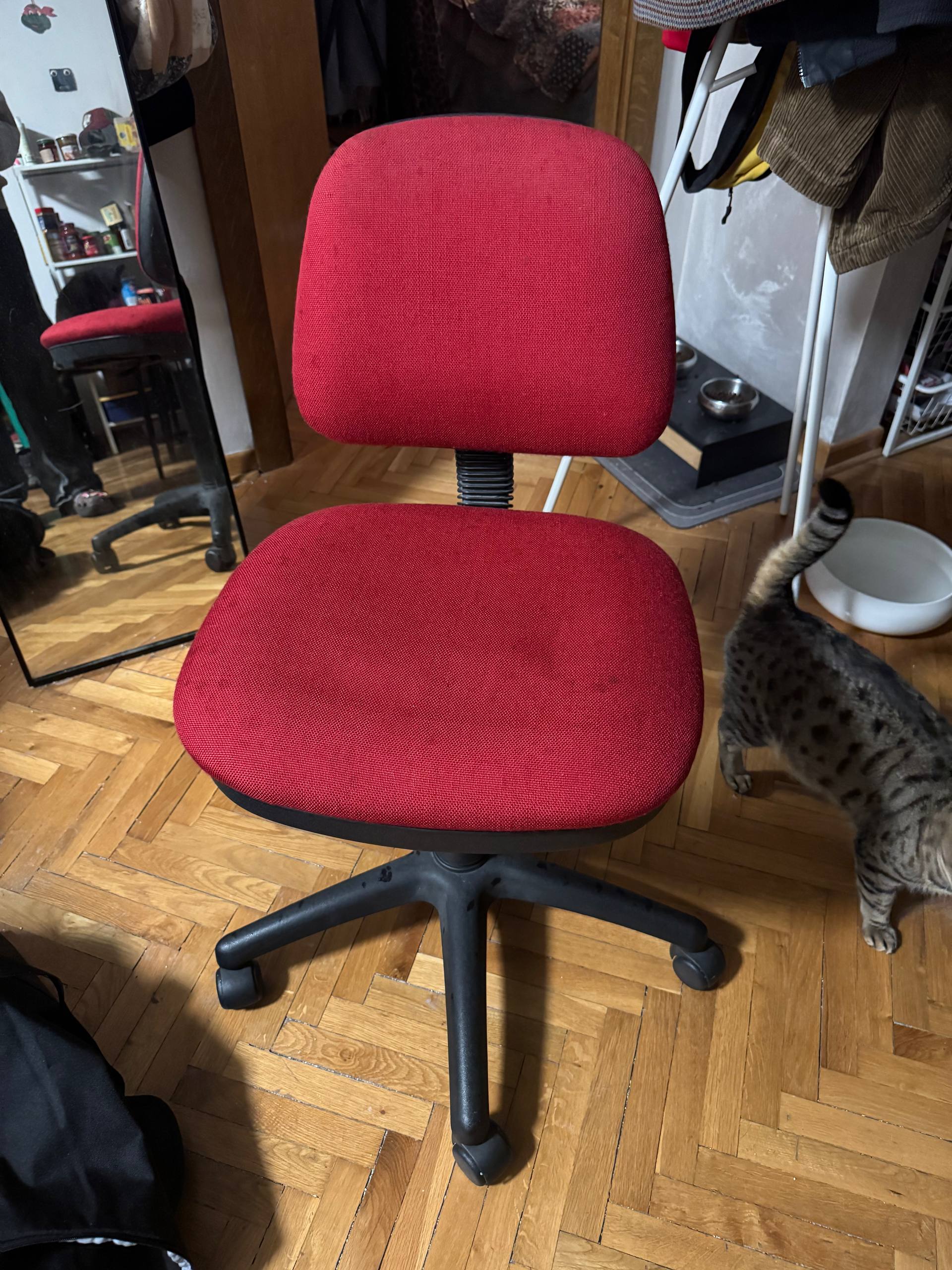Детский рабочий стул