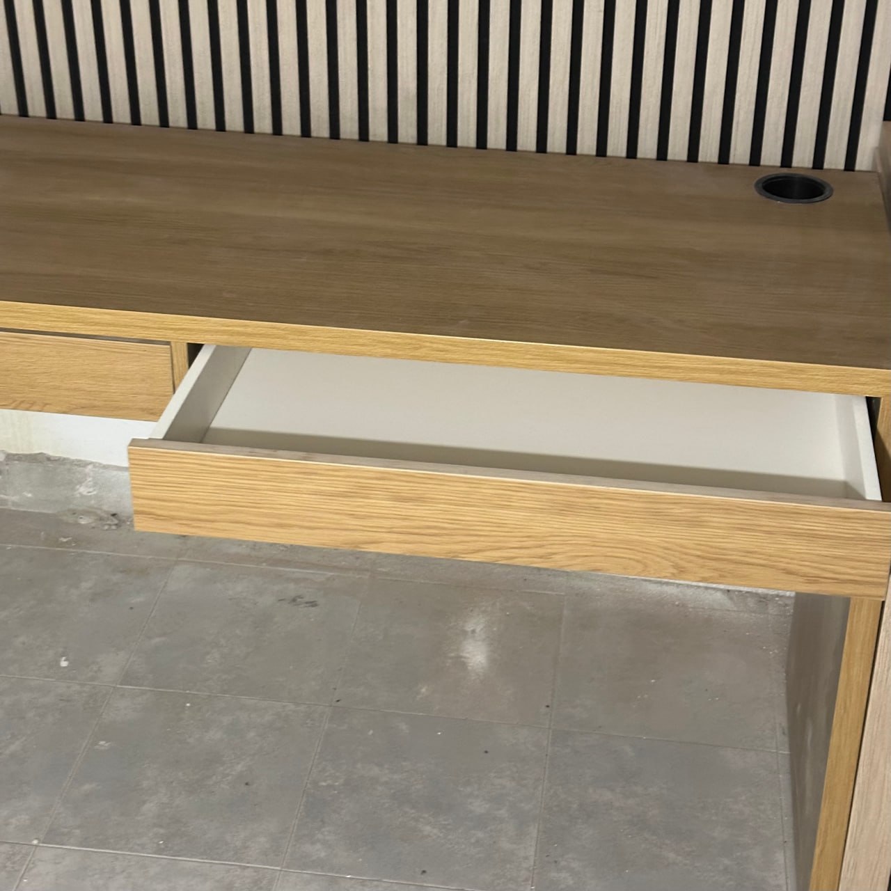 Ikea MICKE table photo 2