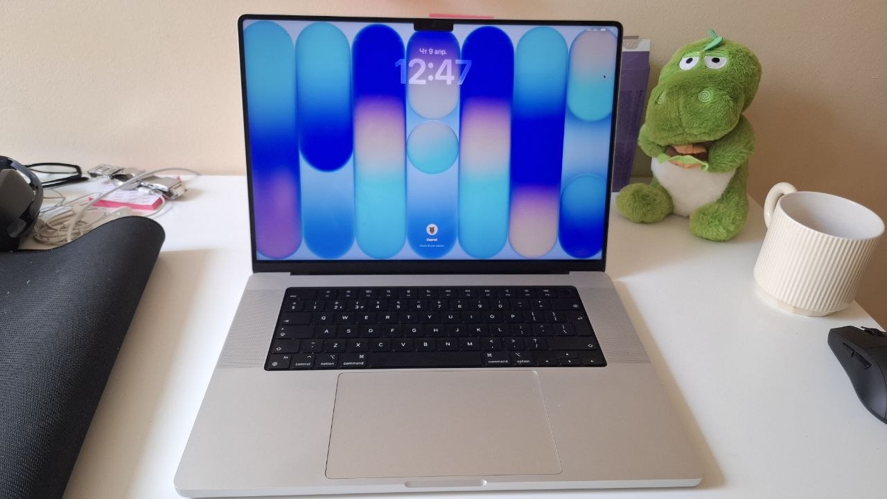 MacBook M1 PRO photo 2