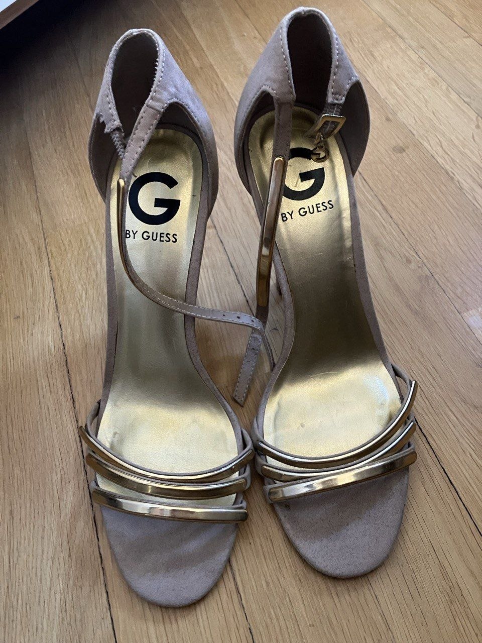 Базовые туфли Guess