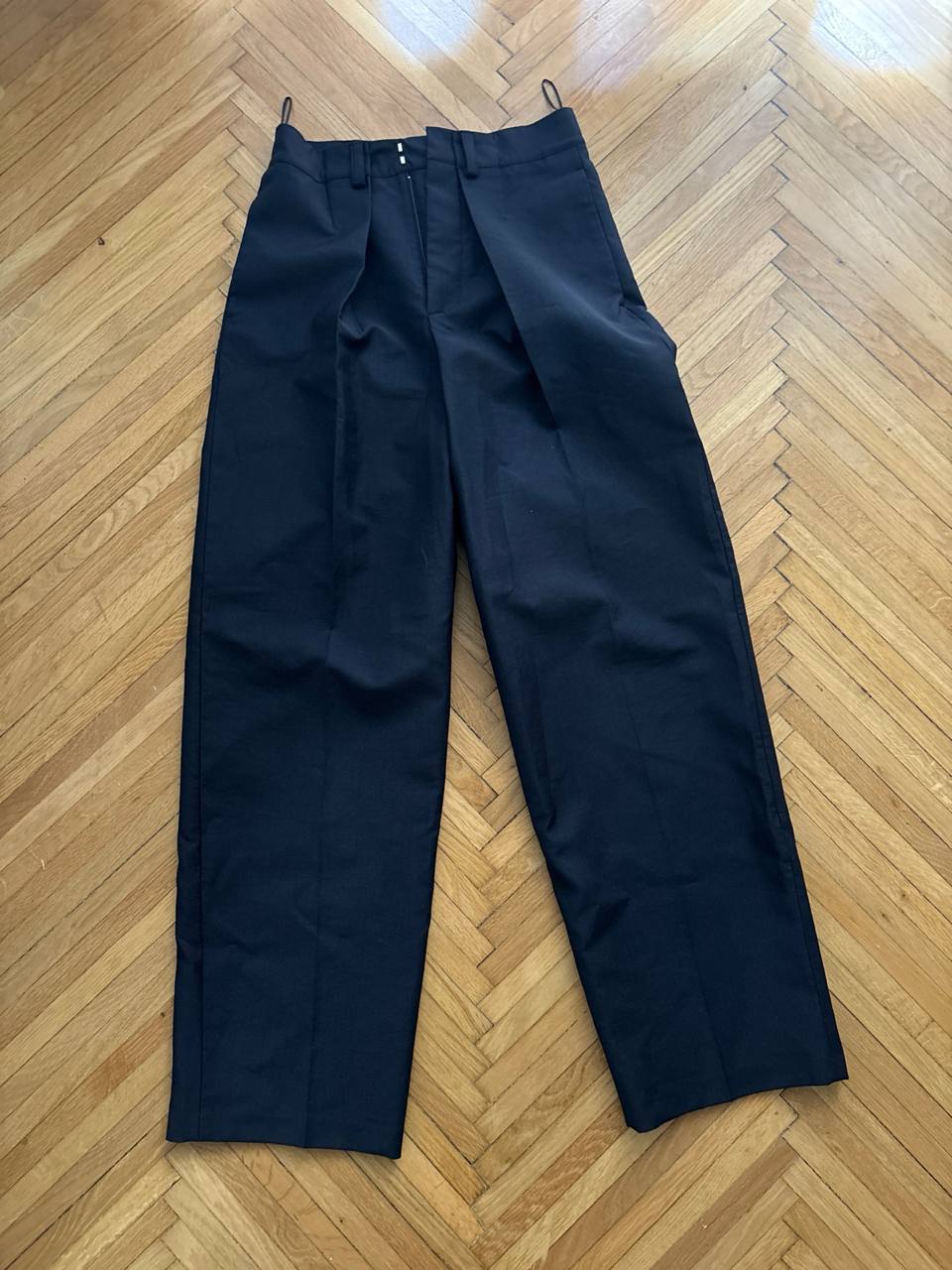 Zara ograničena edicija pantalona