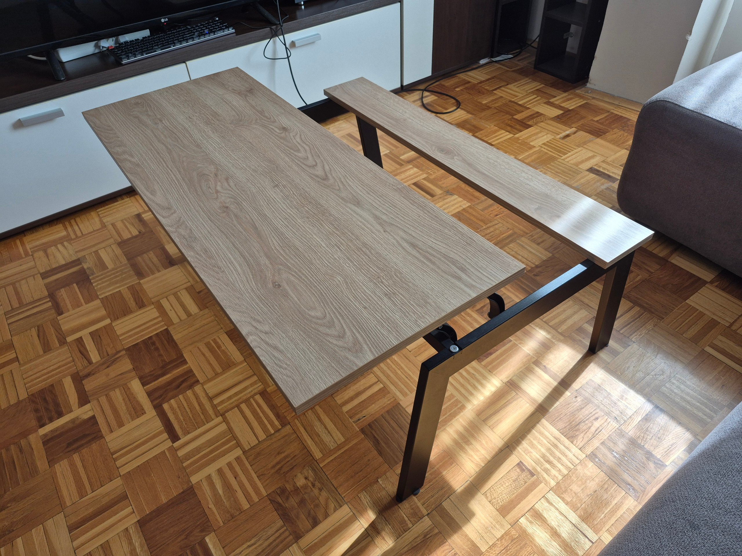 столик IKEA LJUNGSBRO