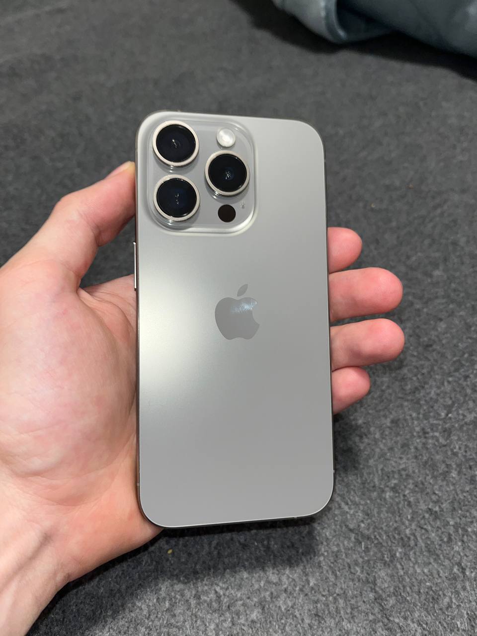iPhone 15 Pro Natural Titanium 128gb photo 2