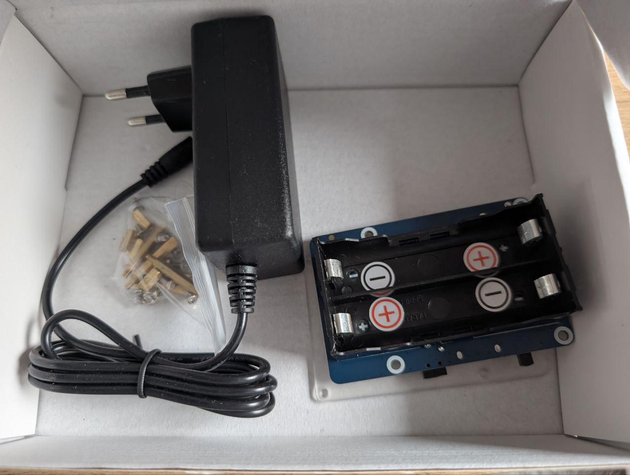 Waveshare UPS HAT за Raspberry Pi 4