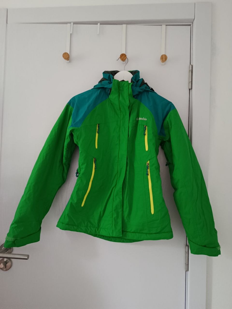 Columbia membrane jacket