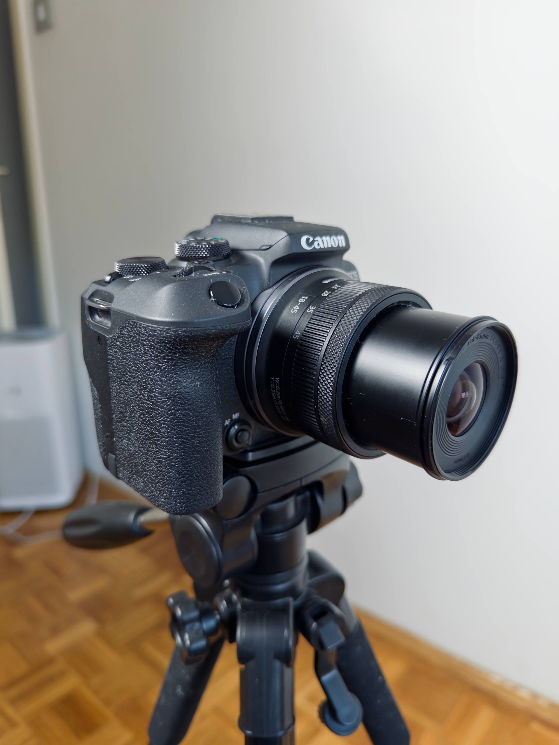 камера Canon R10 с объективом 18-45mm