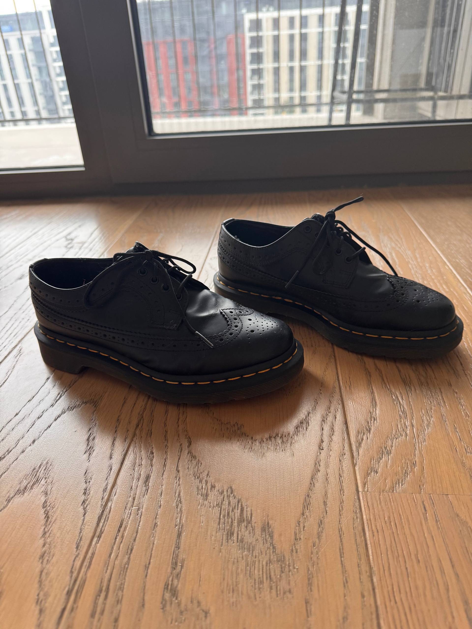 Dr. Martens 3989 Brogues