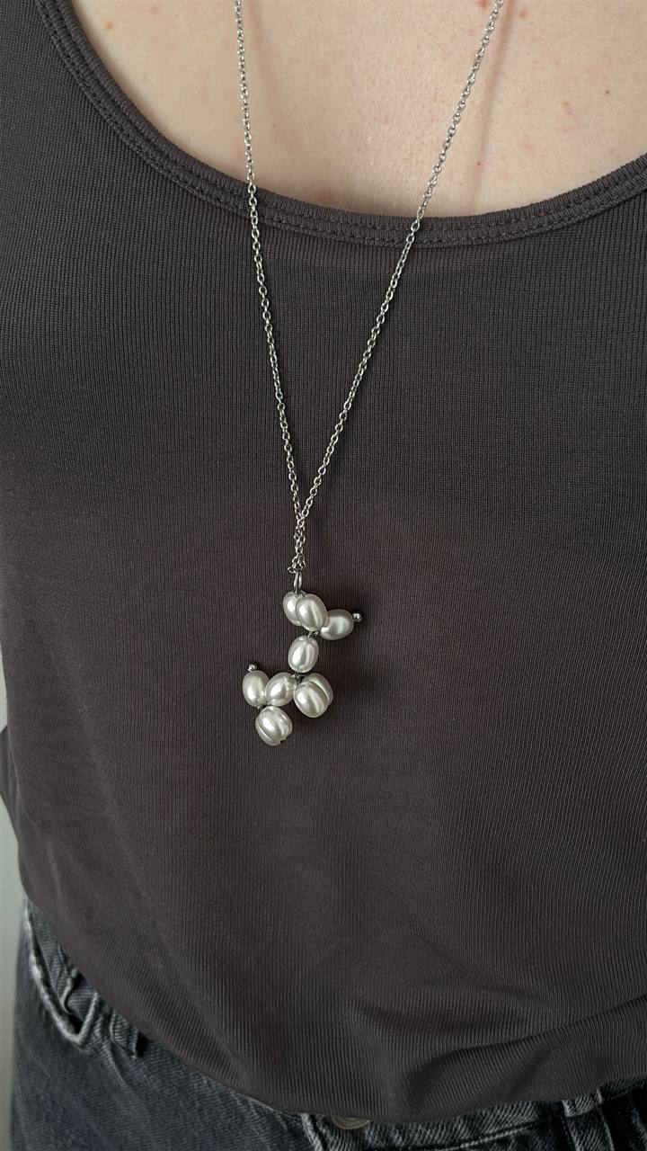 Pearl necklace with a dog-shaped pendant made of natural pearls