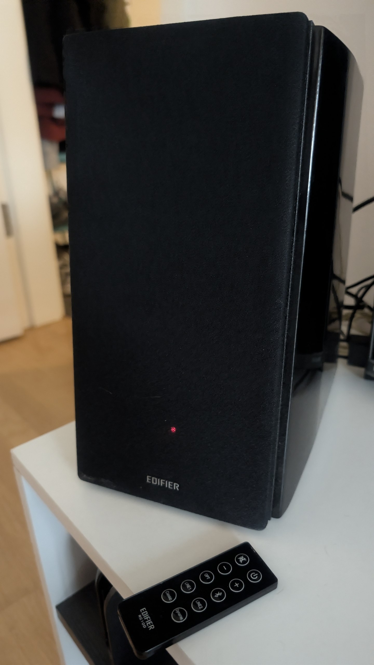 Edifier R2000DB speakers