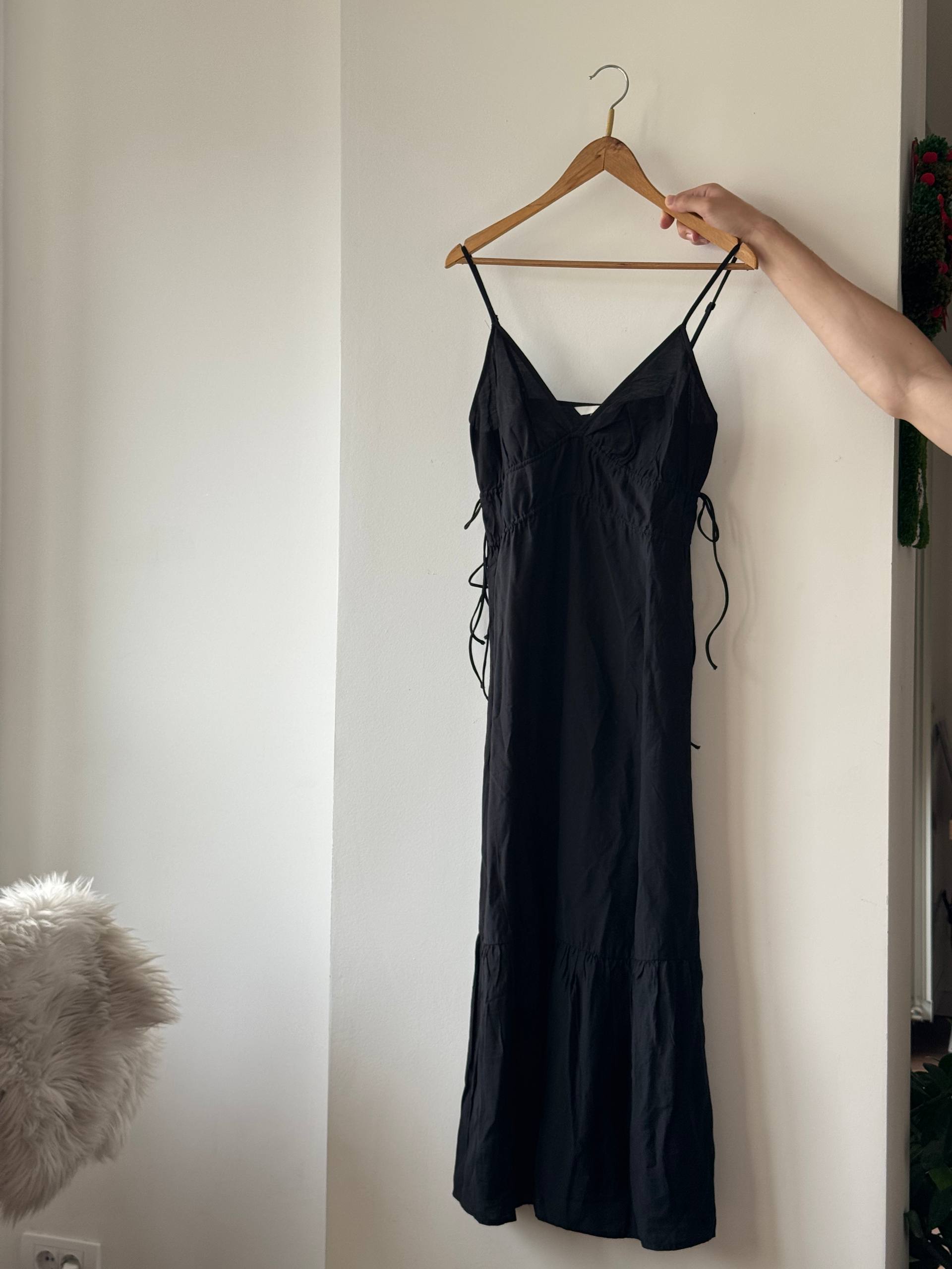 Черное платье H&M
