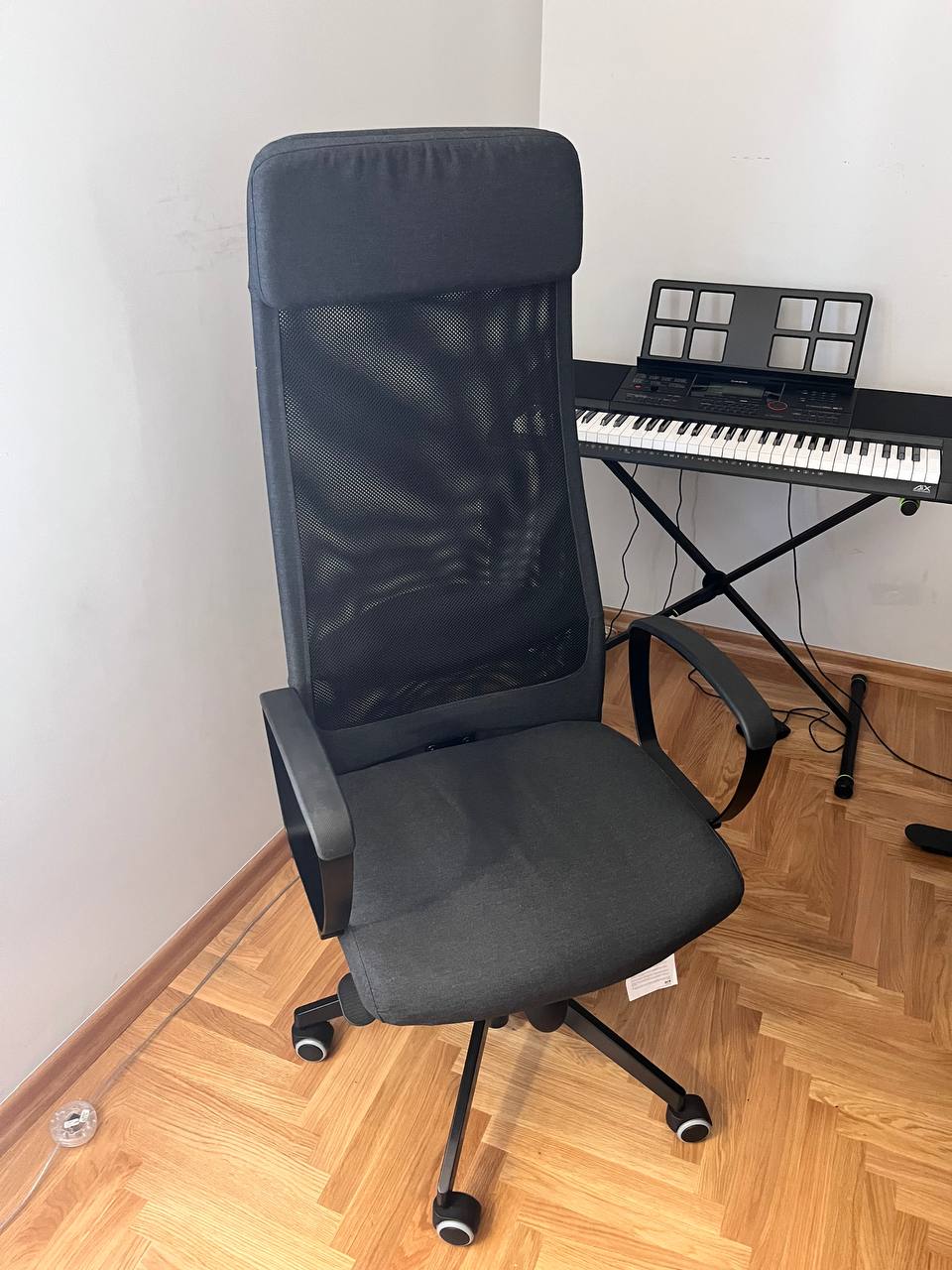 SVANEKE Height Adjustable Table photo 2