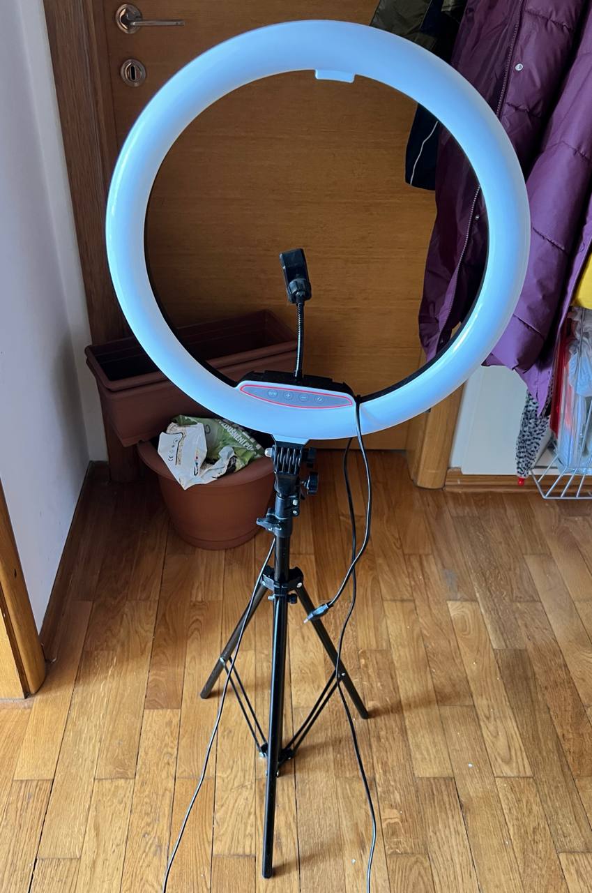 Large ring lamp