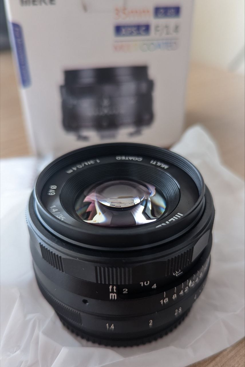 Meike f1.4 35mm lens