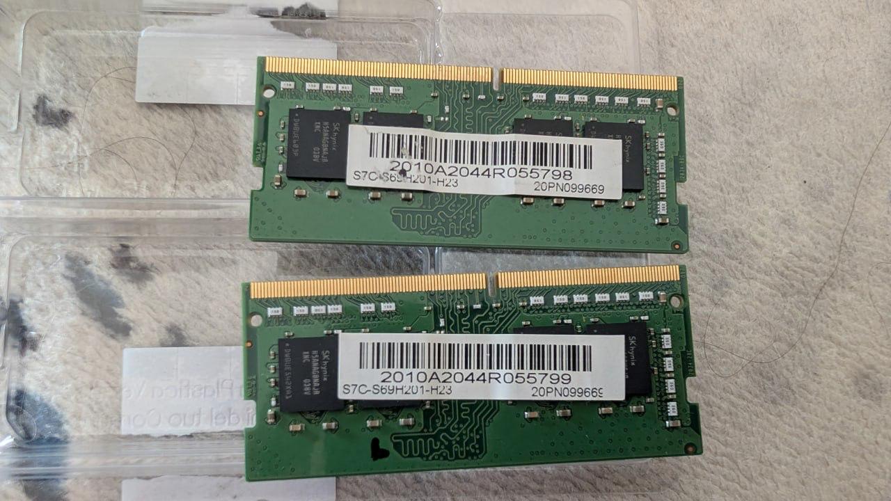 SK hynix HMAA2GS6AJR8N RAM photo 2