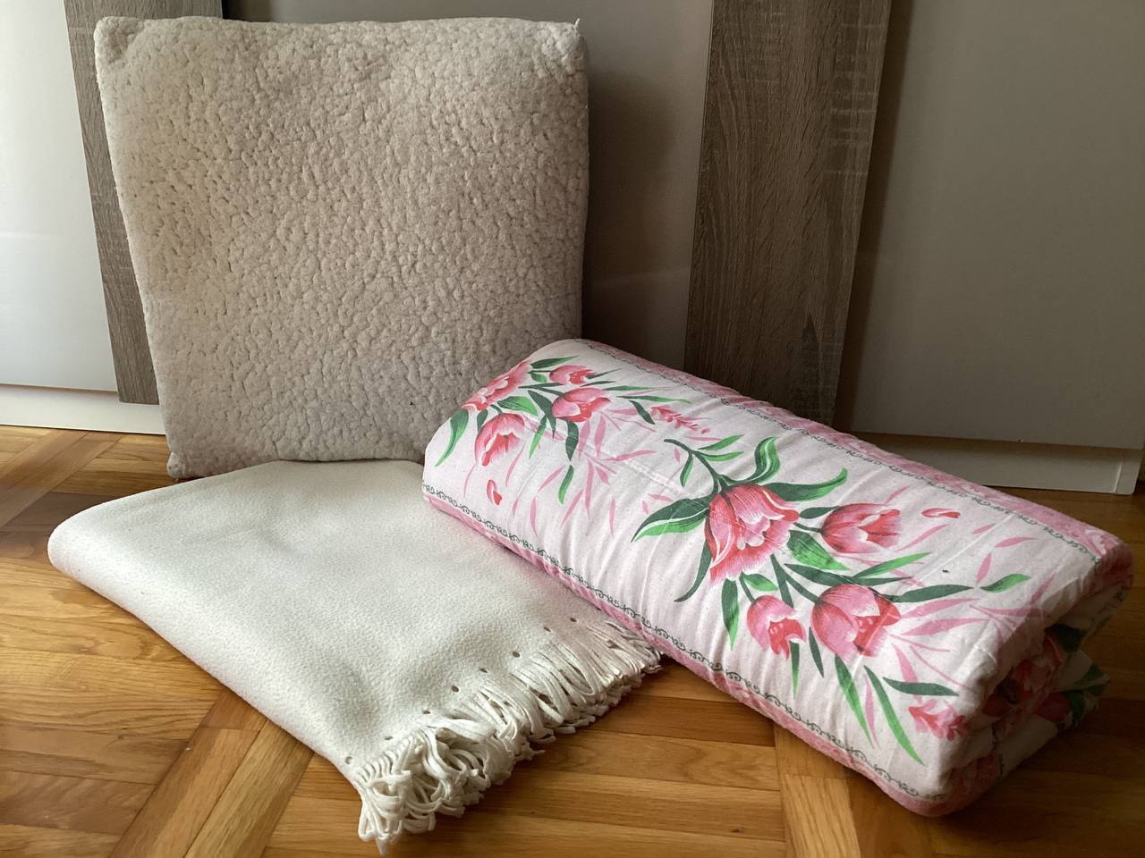 Synthetic down comforter