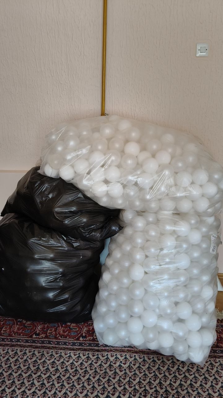 pool with balls photo 2