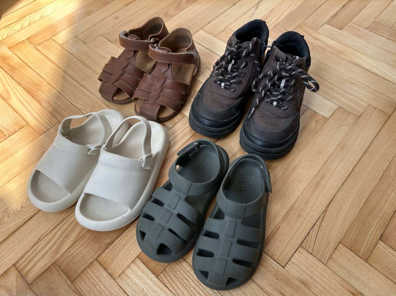 Бели тапоци zara