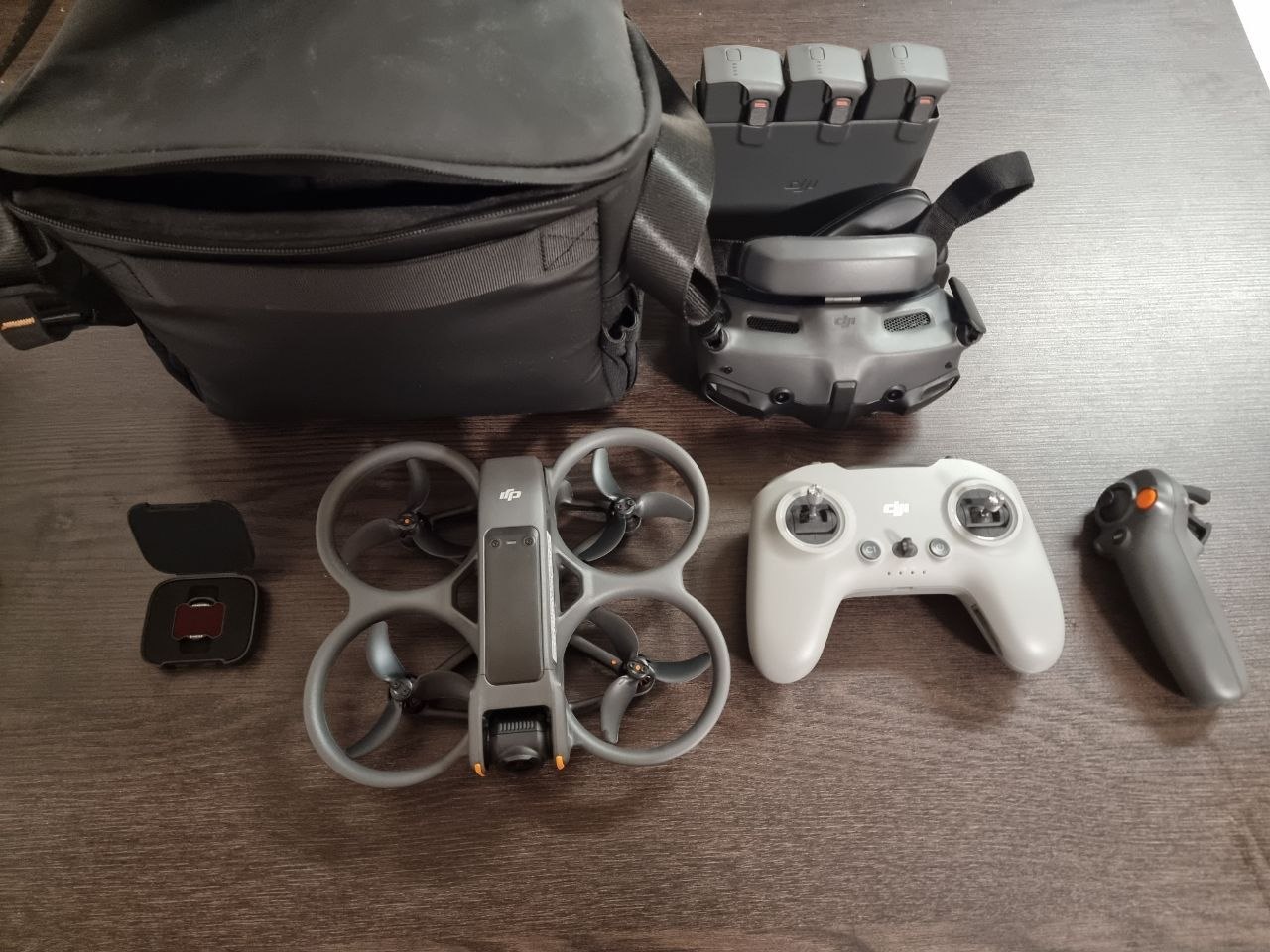 DJI Avat 2 Fly More Combo