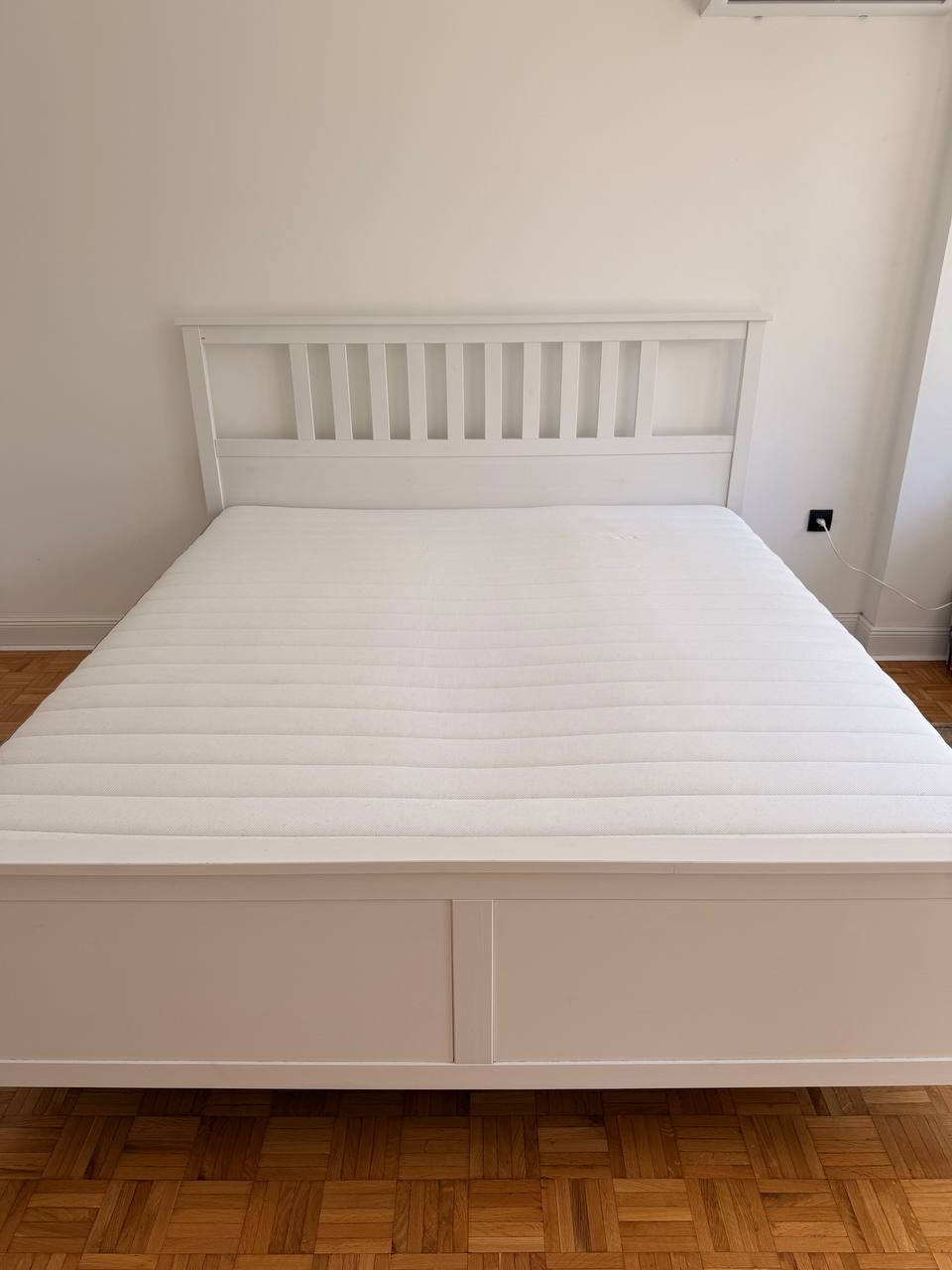 IKEA HEMNES Bed photo 2