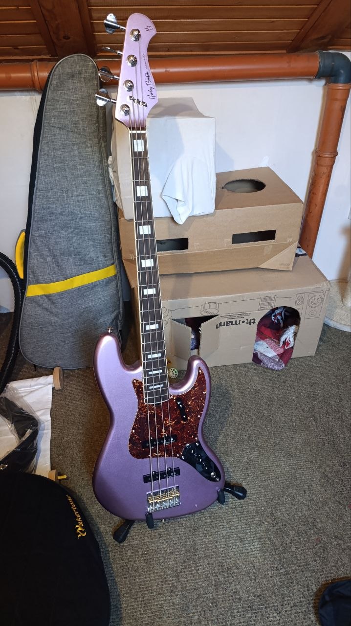 Harley Benton MV-4JB bass guitar