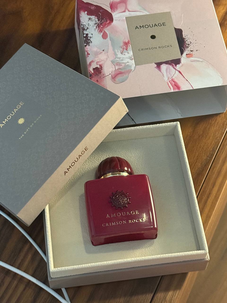 Луксузну розу у кедровом шуму Amouage