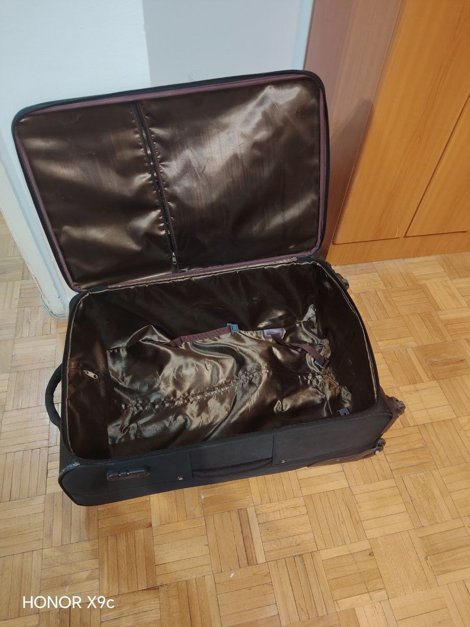 Suitcase photo 4