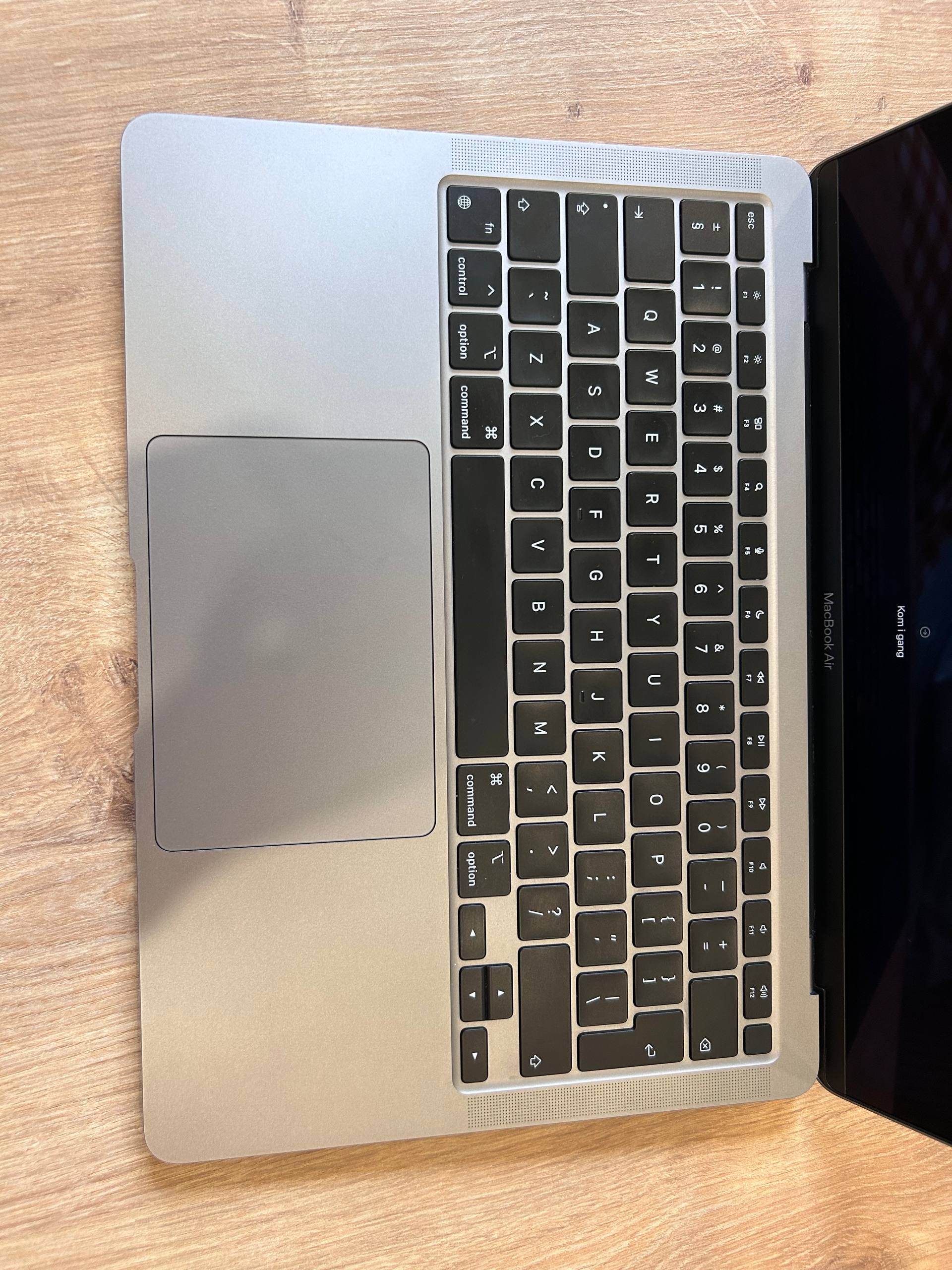 MacBook Air 13' 2020 photo 2