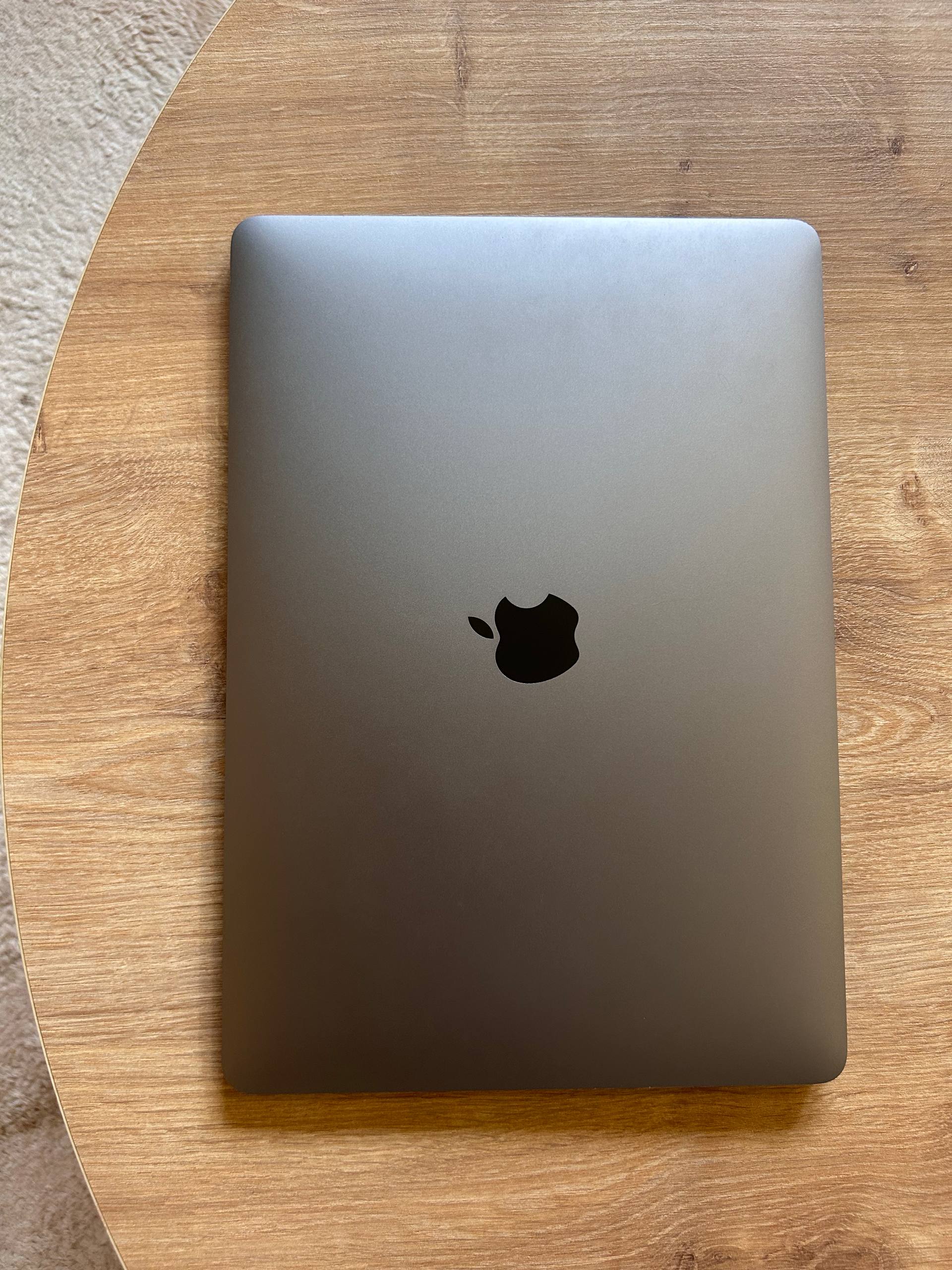 MacBook Air 13' 2020 photo 4