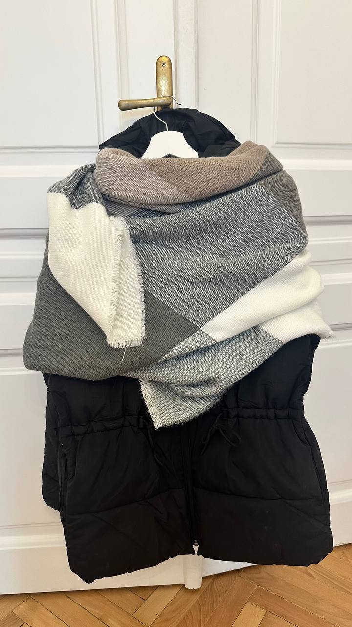 Zara Vest photo 4
