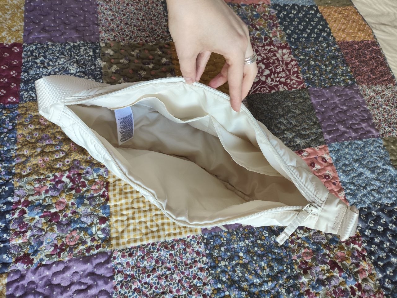 Uniqlo bag photo 2