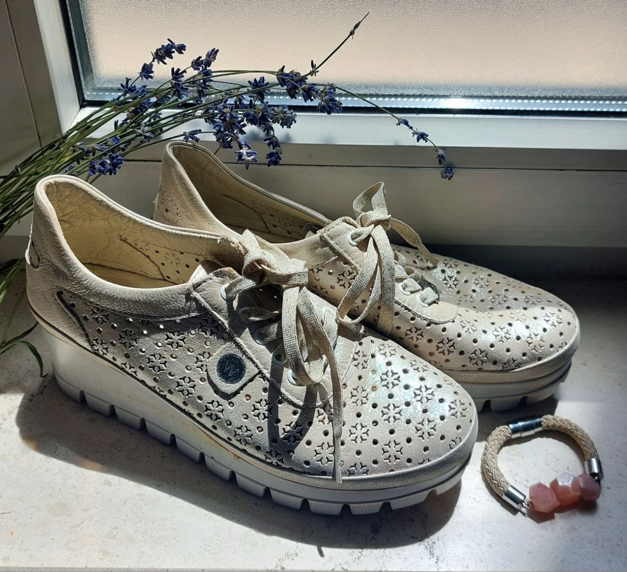 Leather shoes