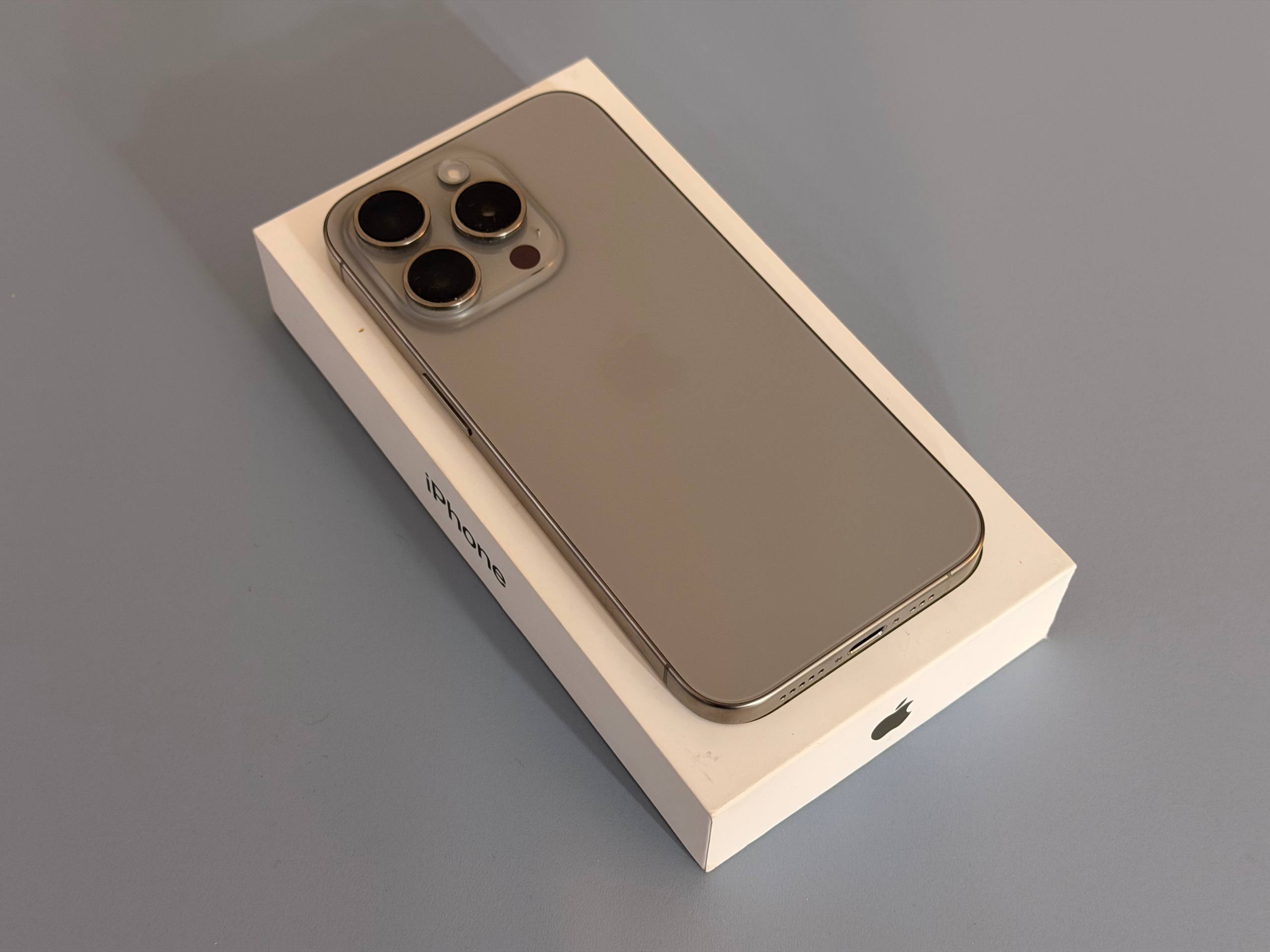 iPhone 15 Pro 128GB Natural Titanium photo 2