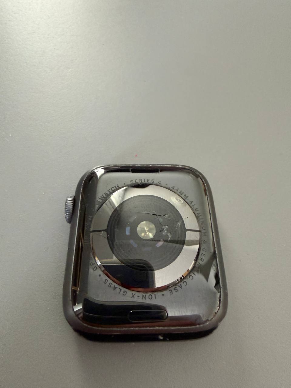 Apple Watch Series 4, 44mm (Aluminijum) photo 3