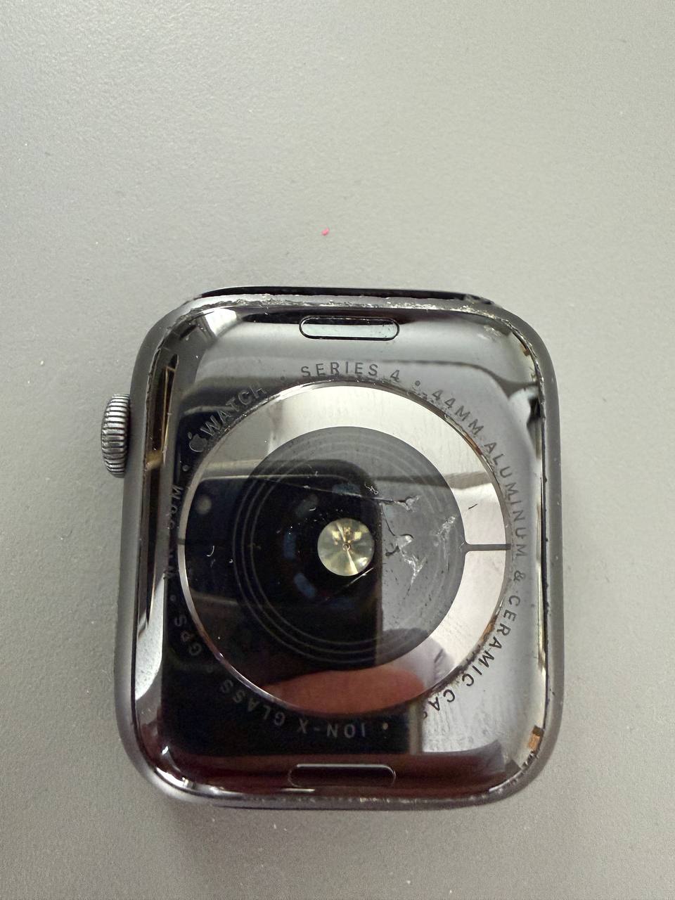 Apple Watch Series 4, 44mm (Aluminijum) photo 4