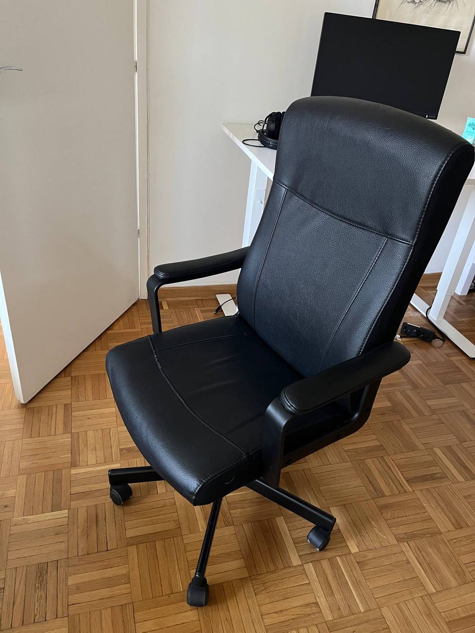 стул Ikea Millberget