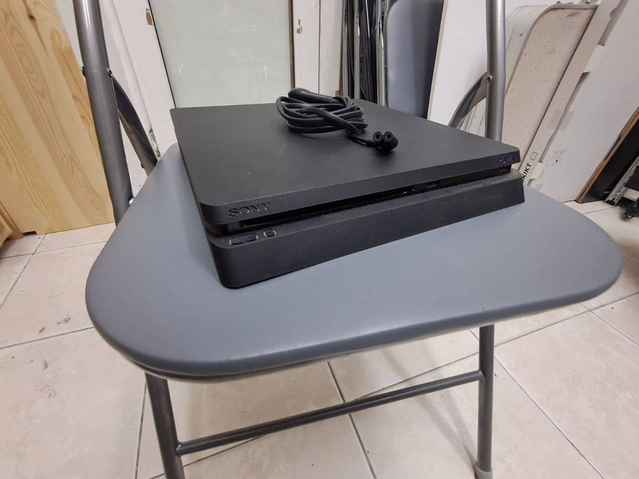 PlayStation PS4 Pro и PlayStation PS4 Slim